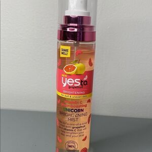 Yes to Grapefruit Vitamin C Glow Boosting Unicorn Brightening Mist 3.8 fl oz